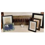 K - Decorative Metal Family Quote Sign with 5 Assorted Picture Frames
