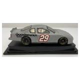 Misc. NASCAR 1:24 Scale Die Cast Stock Cars Kevin Harvick (Revell #29 Car Doesn