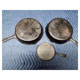 3 Cast iron pans (1 Wagoner)