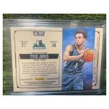 2105-16 Gold Standard Jersey Auto Tyus Jones Rookie Card /199