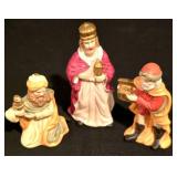 LL-TR - Ceramic Nativity Scene Set with Wood Stable - 11 Piece Holiday Display