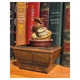 Battery-Powered Resin Mini Indoor Water Fountain