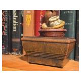 Battery-Powered Resin Mini Indoor Water Fountain