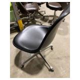 Black Swivel Chair (597836)