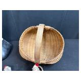 Collection of Vintage Sewing Items and Decorative Accessories