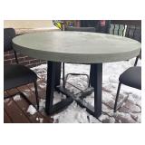 O Stylish Round Outdoor Patio Table with 4 Chairs