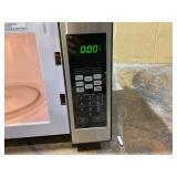 BLACK+DECKER 0.7 cu ft 700W Microwave Oven