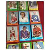 (25) 1973-74 Topps Hockey Cards