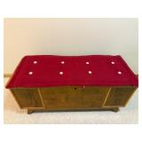 Lane Cedar Chest With Lock and Keys