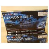Diamond grip powder free latex gloves