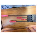 NEW in package, 4 pc pry bar