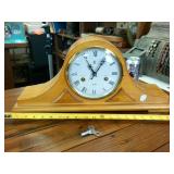 Stylish 31 Day Mantle Top Windup Clock with Key  20 inch diameter 9.5 inches tall