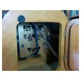 Stylish 31 Day Mantle Top Windup Clock with Key  20 inch diameter 9.5 inches tall