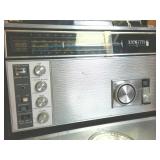 Zenith Royal D7000 Trans Oceanic Solid State Radio in excellent working condition  9 D batteries