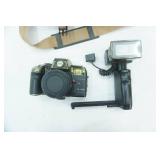 Vintage Canon  DL-9000 Camera with flash and carrying bag