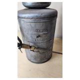 Hudson Clipper No. 215 Sprayer and Duster 1 Gallon