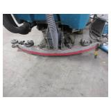 TENNANT 5680 FLOOR SCRUBBER