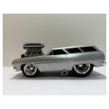 Muscle Machines 1:18 Scale 1965 Chevy Chevelle SS Wagon Silver Diecast Car Blower Street Rod