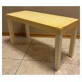 BR2 - Vintage Plastic Table