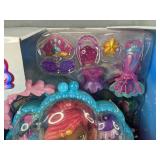 Disney Ariel Junior POP Tails Fashion Doll Set - 17 Pieces - Brand New