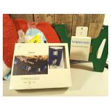 Lot of Christmas (tree collar, etc.)