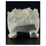 Hand-Carved Quartz Frog Cluster is a charming and energetically vibrant crystal piece, expertly carved into the shape of a frog while preserving the natural beauty of the quartz cluster.