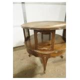 Vintage French Provincial Style Round Accent Table. 28"x 26"