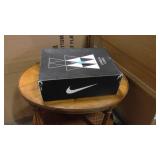 Lebron XIII Low Team red