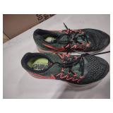 Nike air zoom vomero 10 running shoes in green and red size 12
