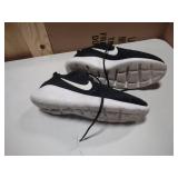 Nike Kaishi 2.0 running shoes size 12 black and white