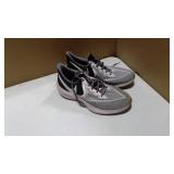 Nike air zoom Winflo 6 SE size 12 Platinum white and black