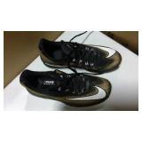 Nike air max Infuriate low basketball shoes black white gold size 12