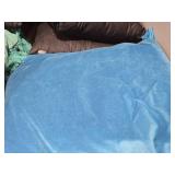 21" Velvet Covered Throw Pillow (blue)