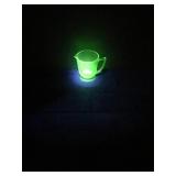 Vtg GREEN URANIUM VASELINE GLASS Footed Measuring Cup 4 Cup 32 Oz GLOWS! 5.75"