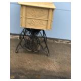 Vintage Singer Sewing Machine / Willcox and Gibbs Sewing Machine Co. - New York - Paris & London