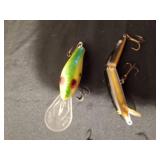 8 Fishing lures (See details)