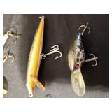 8 Fishing lures (See details)