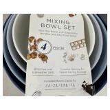 New 4 Piece Mixing Bowl Set