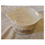 Pyrex 470-B Casserole Dish with Lid