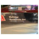 Holiday Quilt and Bathroom Set