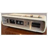 DR - Vintage Panasonic Flip Clock Radio - 1970s Vintage FM/AM