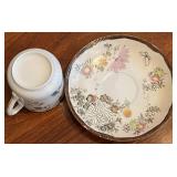 DR - 2x Vintage Teacups & Saucers with Creamer