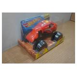 Hot Wheels 1:24 Scale Monster Jam Trucks - Monster Mutt & Crushstation