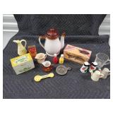 Vintage Kitchenware Lot: Maple Syrup Pitcher, Wyler