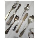 Griffon Community Plate Silverware Set in Wooden Case