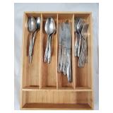 Griffon Community Plate Silverware Set in Wooden Case