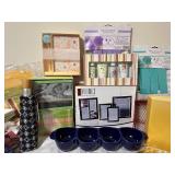 B2 - Melannco Set of Four Black Curved Frames