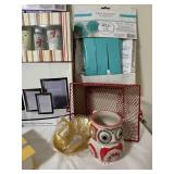 B2 - Melannco Set of Four Black Curved Frames