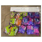 LOT OF 30 KitKat (Witch