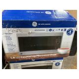 GE 1.6 Cu. Ft. Countertop Microwave Oven (Minor Transit Damage, See Photos)
